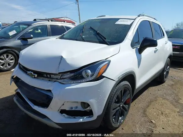 3GNCJLSB1KL266604 2019 CHEVROLET TRAX - Image 2