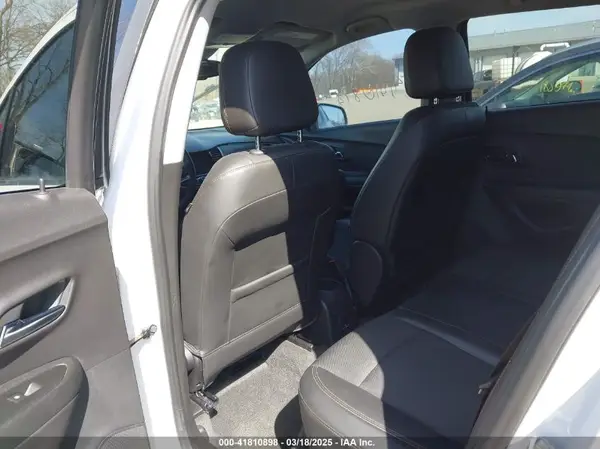 3GNCJLSB1KL266604 2019 CHEVROLET TRAX - Image 8
