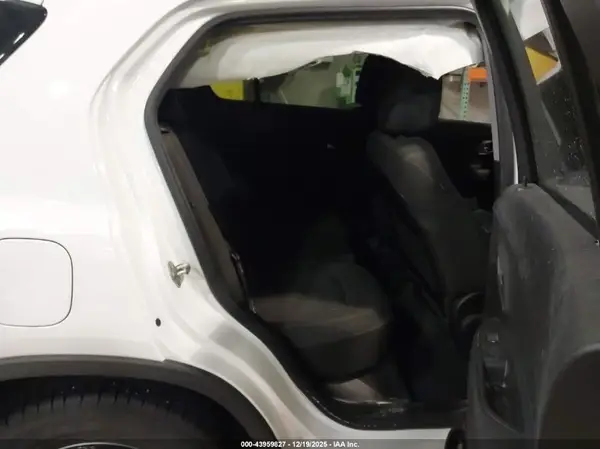 3GNCJLSB1KL279272 2019 CHEVROLET TRAX - Image 8