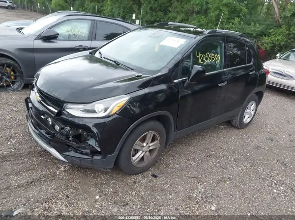 3GNCJLSB1KL279627 2019 CHEVROLET TRAX - Image 2