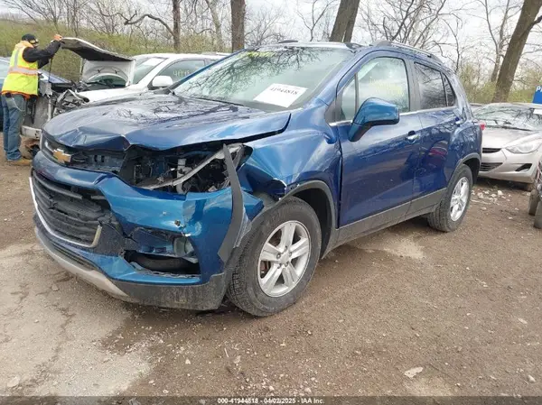 3GNCJLSB1KL281331 2019 CHEVROLET TRAX - Image 2