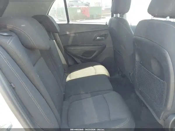 3GNCJLSB1KL308334 2019 CHEVROLET TRAX - Image 8
