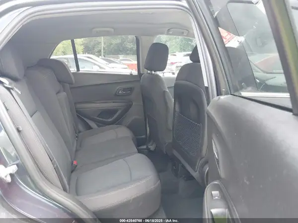 3GNCJLSB1KL319866 2019 CHEVROLET TRAX - Image 8