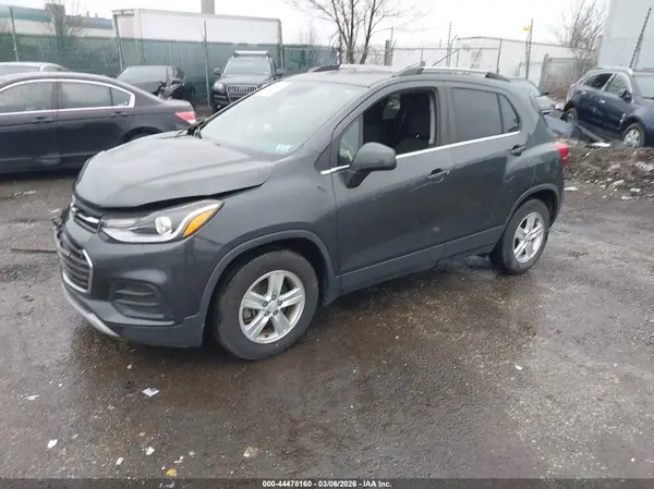 3GNCJLSB1KL334044 2019 CHEVROLET TRAX - Image 2