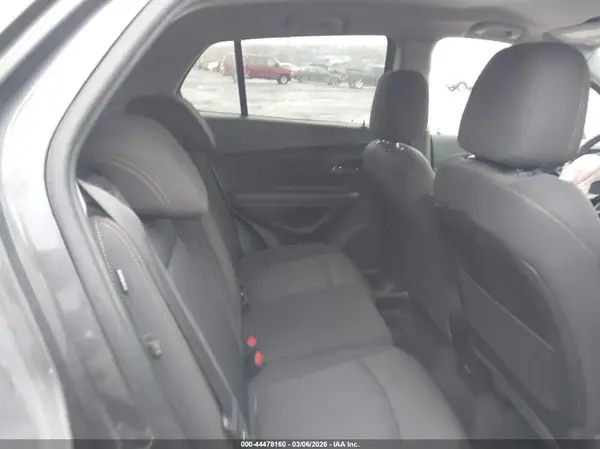 3GNCJLSB1KL334044 2019 CHEVROLET TRAX - Image 8