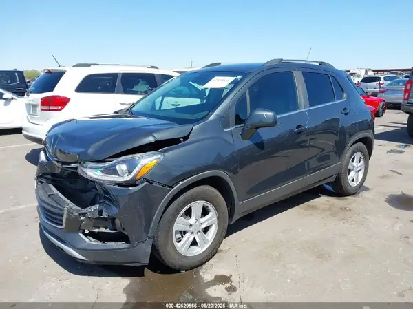 3GNCJLSB1KL350244 2019 CHEVROLET TRAX - Image 2