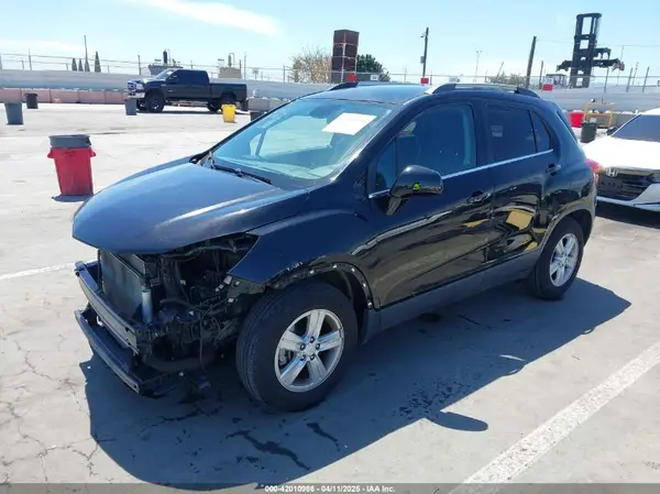3GNCJLSB1KL400396 2019 CHEVROLET TRAX - Image 2