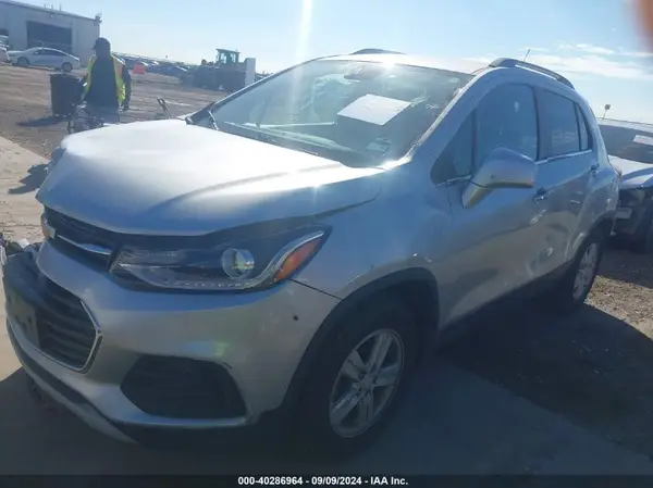 3GNCJLSB1KL403766 2019 CHEVROLET TRAX - Image 2