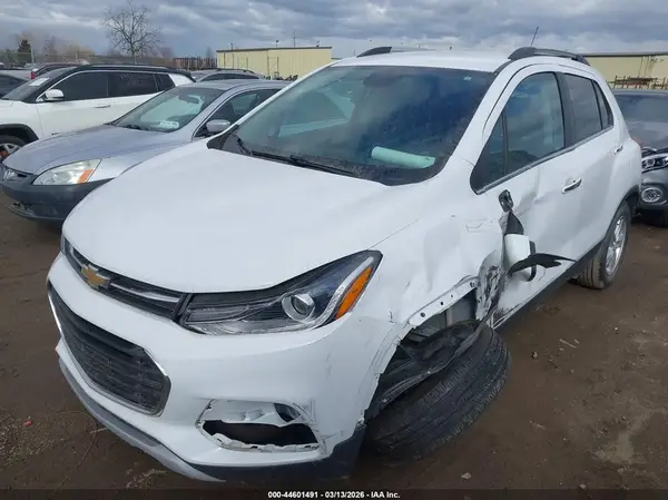 3GNCJLSB1LL116218 2020 CHEVROLET TRAX - Image 2