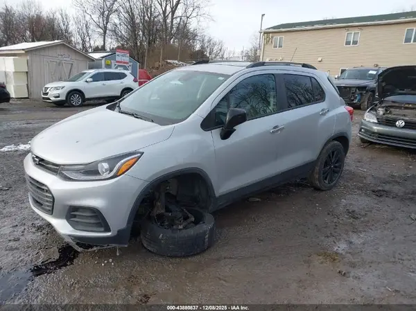 3GNCJLSB1LL172725 2020 CHEVROLET TRAX - Image 2