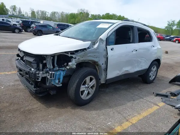 3GNCJLSB1LL191856 2020 CHEVROLET TRAX - Image 2