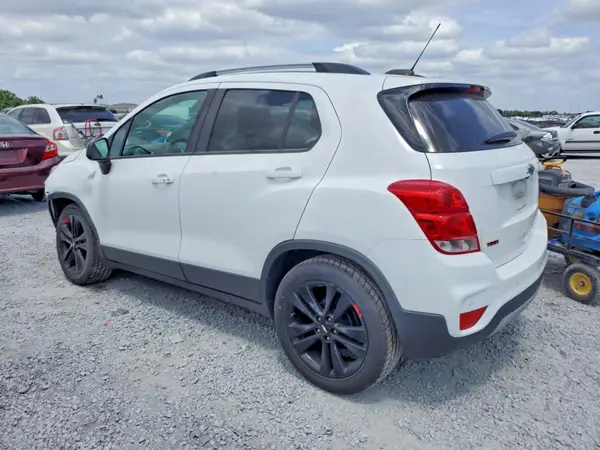 3GNCJLSB1LL192389 2020 CHEVROLET TRAX - Image 2