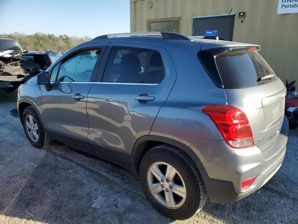 3GNCJLSB1LL211717 2020 CHEVROLET TRAX - Image 2