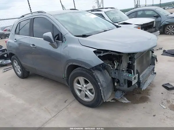 3GNCJLSB1LL215654 2020 CHEVROLET TRAX - Image 1