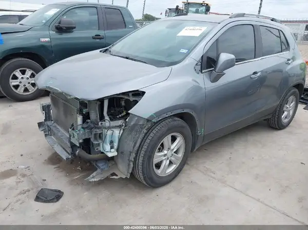 3GNCJLSB1LL215654 2020 CHEVROLET TRAX - Image 2