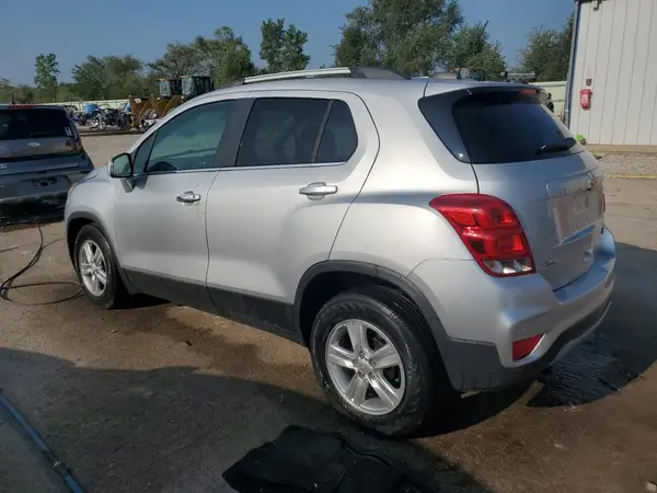 3GNCJLSB1LL219039 2020 CHEVROLET TRAX - Image 2
