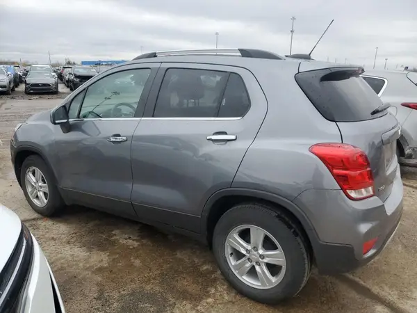 3GNCJLSB1LL275420 2020 CHEVROLET TRAX - Image 2