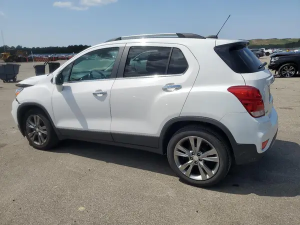 3GNCJLSB1LL295568 2020 CHEVROLET TRAX - Image 2