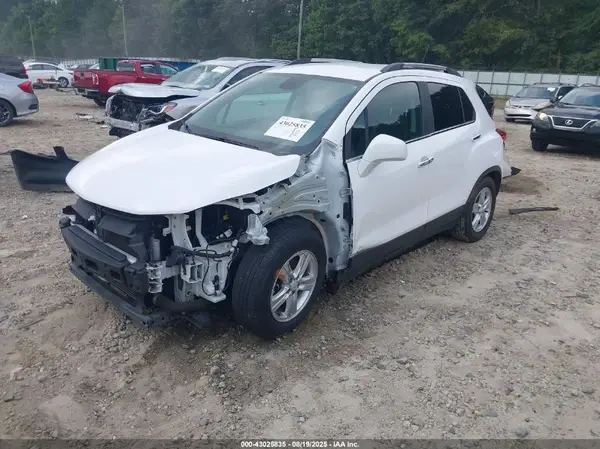 3GNCJLSB1LL295795 2020 CHEVROLET TRAX - Image 2