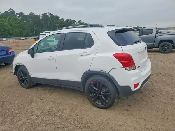 3GNCJLSB1LL300381 2020 CHEVROLET TRAX - Image 2