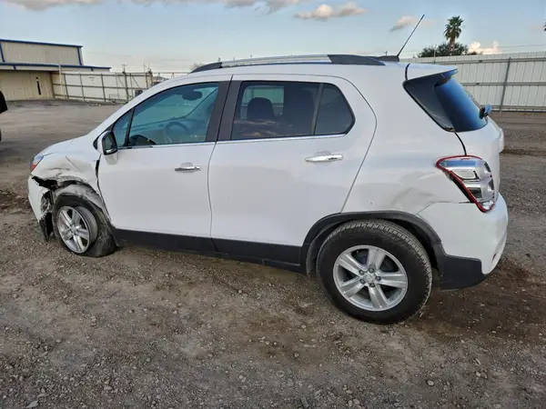 3GNCJLSB1LL310795 2020 CHEVROLET TRAX - Image 2