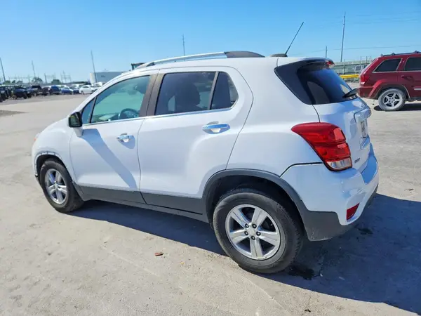 3GNCJLSB1LL315429 2020 CHEVROLET TRAX - Image 2