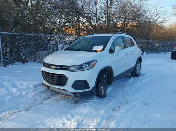 3GNCJLSB1LL316032 2020 CHEVROLET TRAX - Image 2