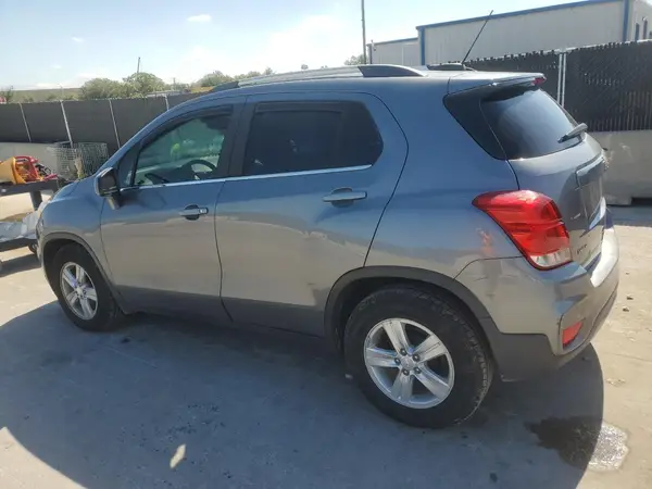 3GNCJLSB1LL321375 2020 CHEVROLET TRAX - Image 2