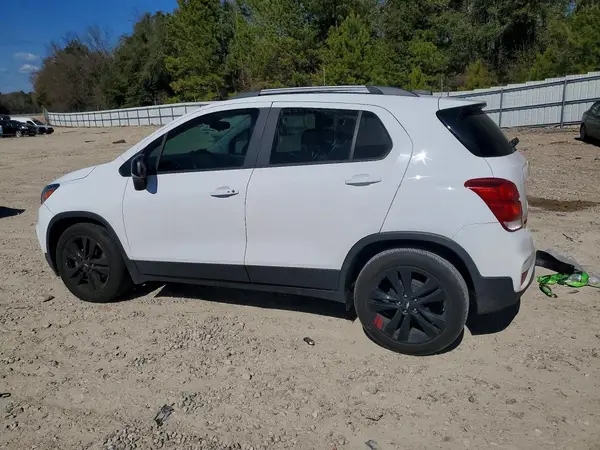 3GNCJLSB1LL327256 2020 CHEVROLET TRAX - Image 2