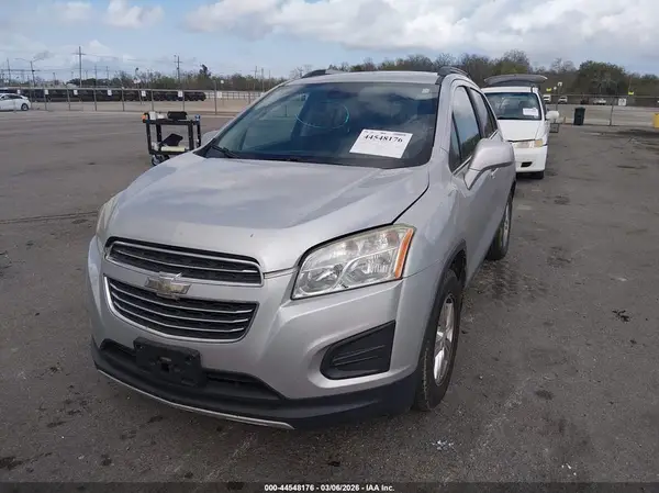 3GNCJLSB2GL266814 2016 CHEVROLET TRAX - Image 2
