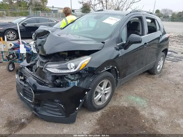 3GNCJLSB2HL186530 2017 CHEVROLET TRAX - Image 2