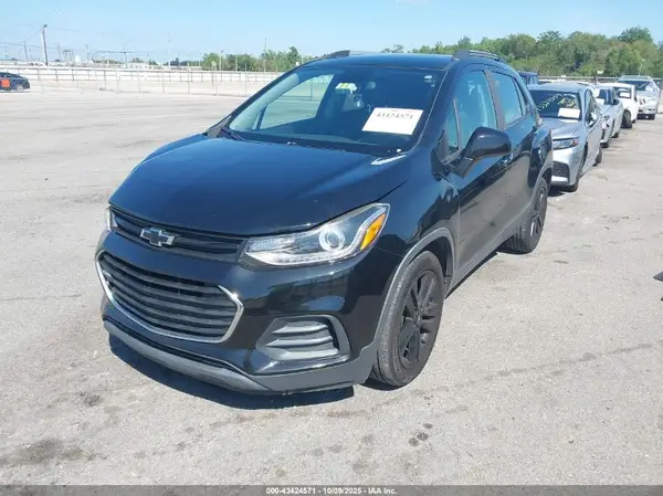 3GNCJLSB2JL160922 2018 CHEVROLET TRAX - Image 2