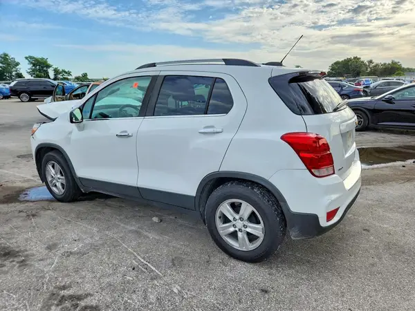 3GNCJLSB2JL184444 2018 CHEVROLET TRAX - Image 2