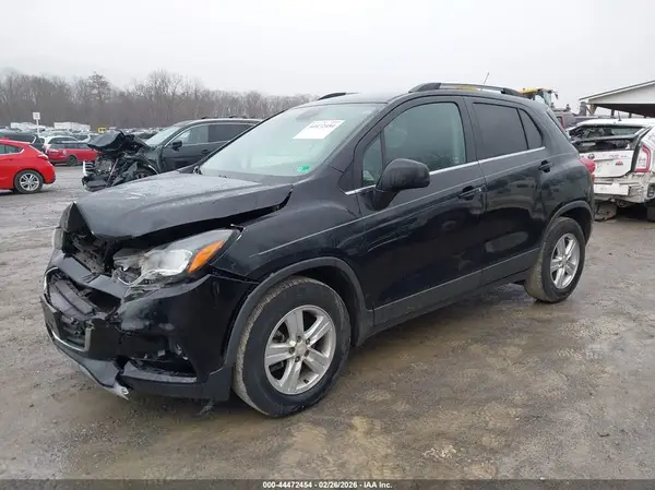 3GNCJLSB2JL203705 2018 CHEVROLET TRAX - Image 2