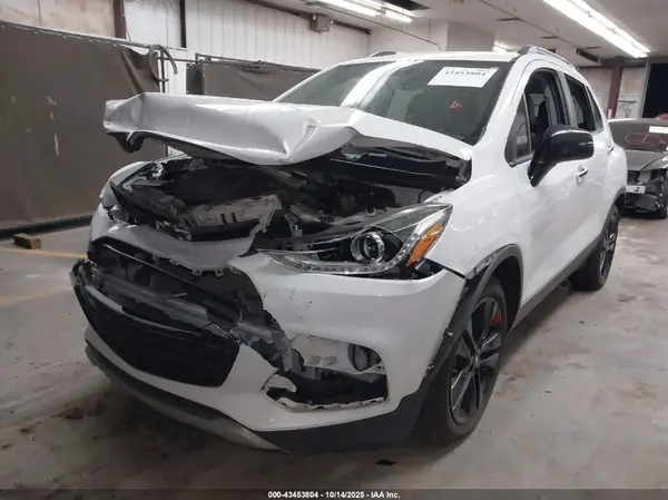 3GNCJLSB2JL260258 2018 CHEVROLET TRAX - Image 2