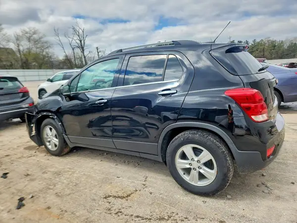 3GNCJLSB2JL371005 2018 CHEVROLET TRAX - Image 2
