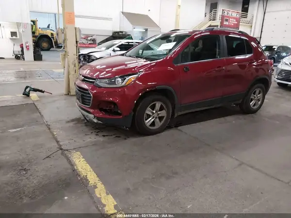 3GNCJLSB2KL122964 2019 CHEVROLET TRAX - Image 2