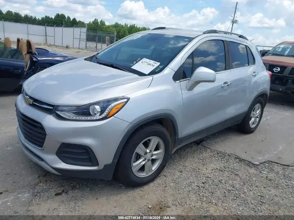 3GNCJLSB2KL135682 2019 CHEVROLET TRAX - Image 2