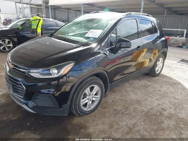 3GNCJLSB2KL158007 2019 CHEVROLET TRAX - Image 2