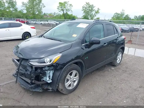 3GNCJLSB2KL212115 2019 CHEVROLET TRAX - Image 2
