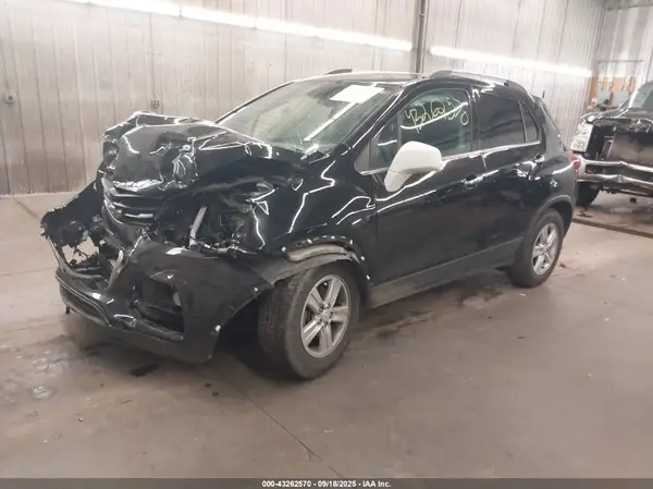 3GNCJLSB2KL230629 2019 CHEVROLET TRAX - Image 2