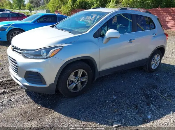 3GNCJLSB2KL235460 2019 CHEVROLET TRAX - Image 2