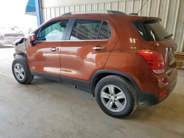3GNCJLSB2KL258284 2019 CHEVROLET TRAX - Image 2