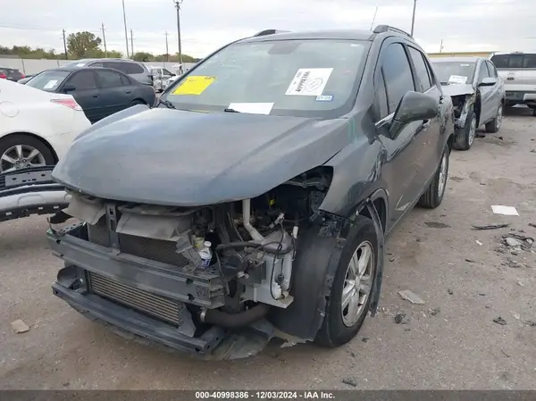 3GNCJLSB2KL262206 2019 CHEVROLET TRAX - Image 2