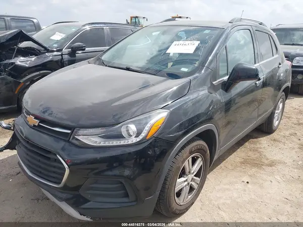3GNCJLSB2KL290944 2019 CHEVROLET TRAX - Image 2