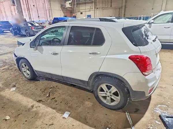 3GNCJLSB2KL296033 2019 CHEVROLET TRAX - Image 2