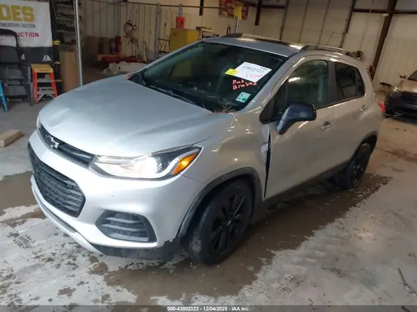 3GNCJLSB2KL307080 2019 CHEVROLET TRAX - Image 2