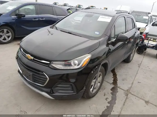 3GNCJLSB2KL318239 2019 CHEVROLET TRAX - Image 2