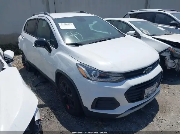 3GNCJLSB2KL322436 2019 CHEVROLET TRAX - Image 1