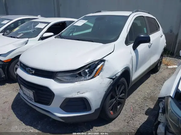 3GNCJLSB2KL322436 2019 CHEVROLET TRAX - Image 2